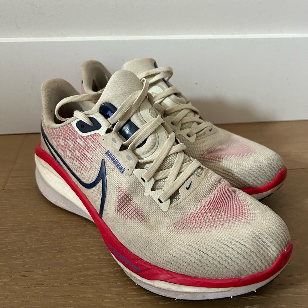 Nike Running Shoes - Cream and Red